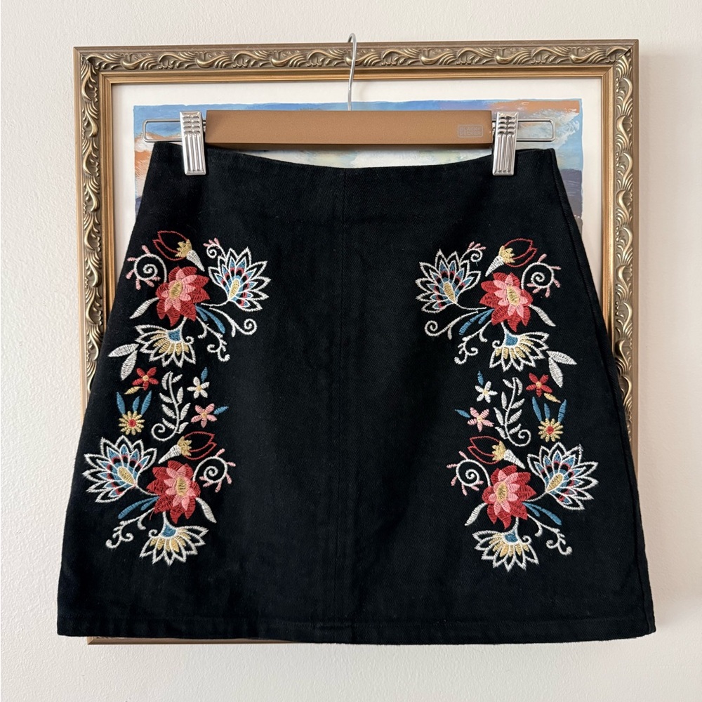 Francesca's Black Mini Skirt with Vibrant Floral Embroidery